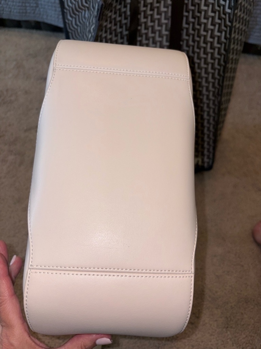 LARGE LULULEMON CLASSY SHOULDER BAG CASHEW FULL INCLUSION SHOP BAG, DUST BAG NWT - Picture 6 of 15